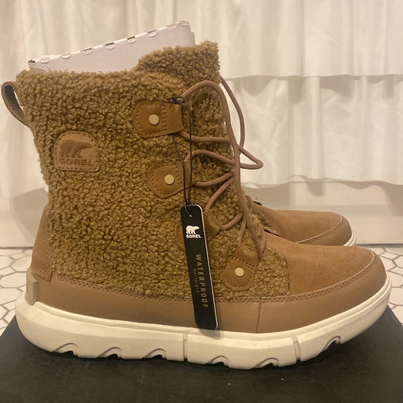 Sorel boots - Picture 2 of 10